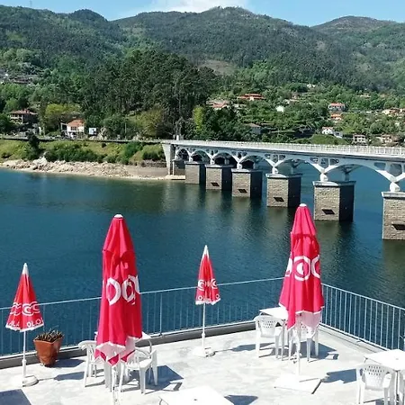 Beira Rio Do Geres