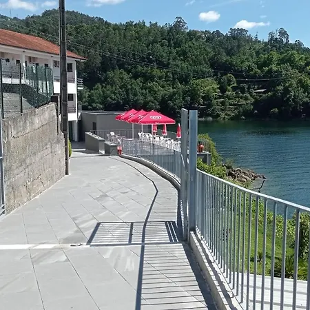 Beira Rio Do Geres